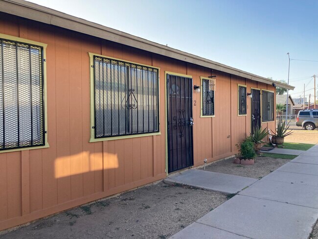 Side Yard Access to Apartments - 1209 E Adams St