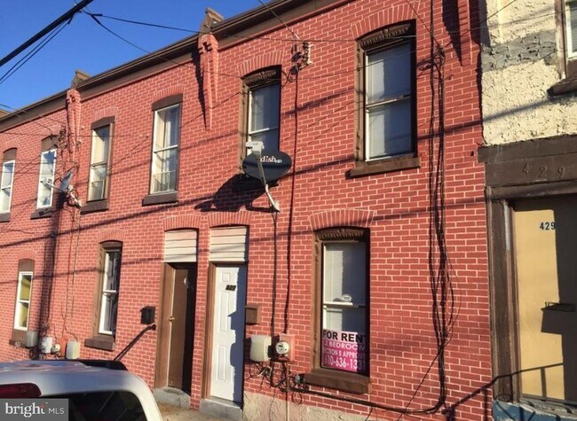 Building Photo - 427 E Oak St