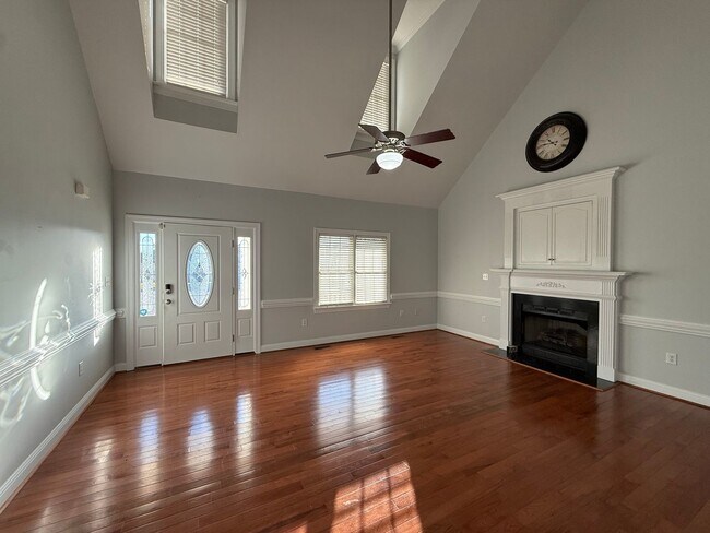 Foto del edificio - 3704 Warwick Pl