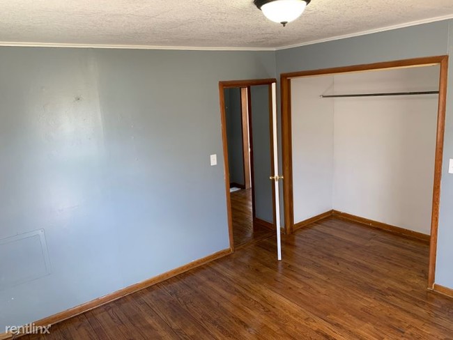 Building Photo - 4 br, 1 bath House - 3300 Spruce Ave