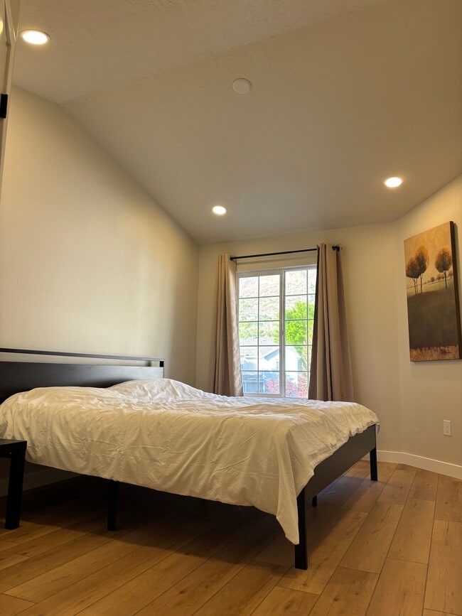Building Photo - 609 N Seven Peaks Blvd