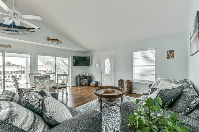 Building Photo - 16542 E Bayside Way