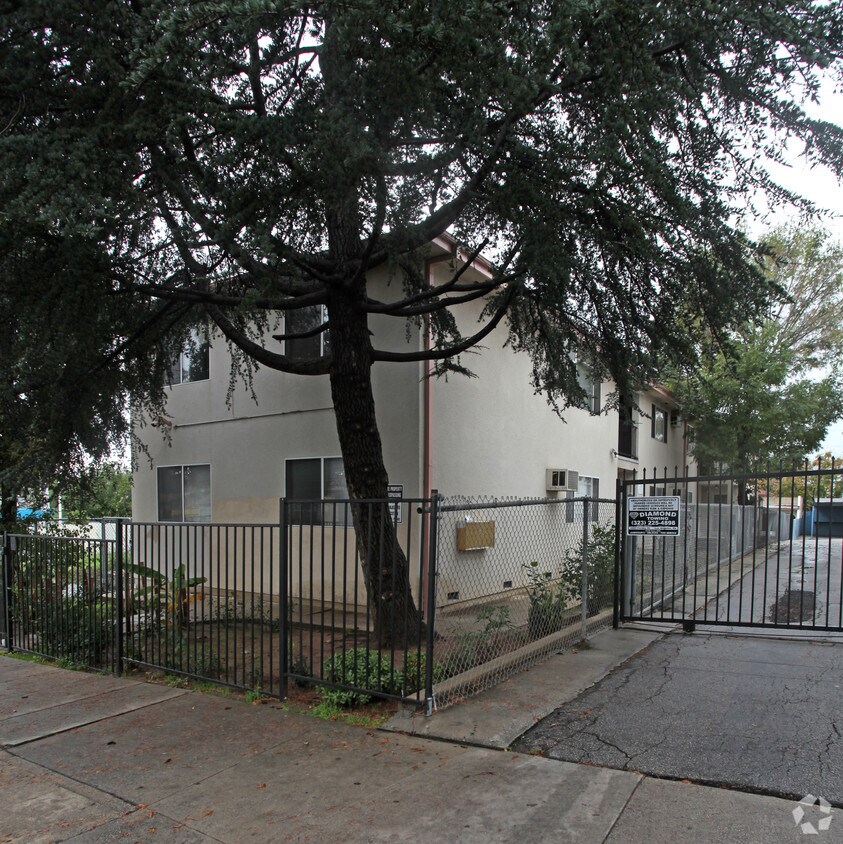 Building Photo - 917 Nolden St