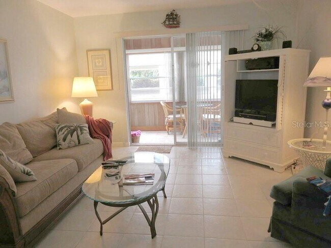 Building Photo - 611 Gulf Dr N