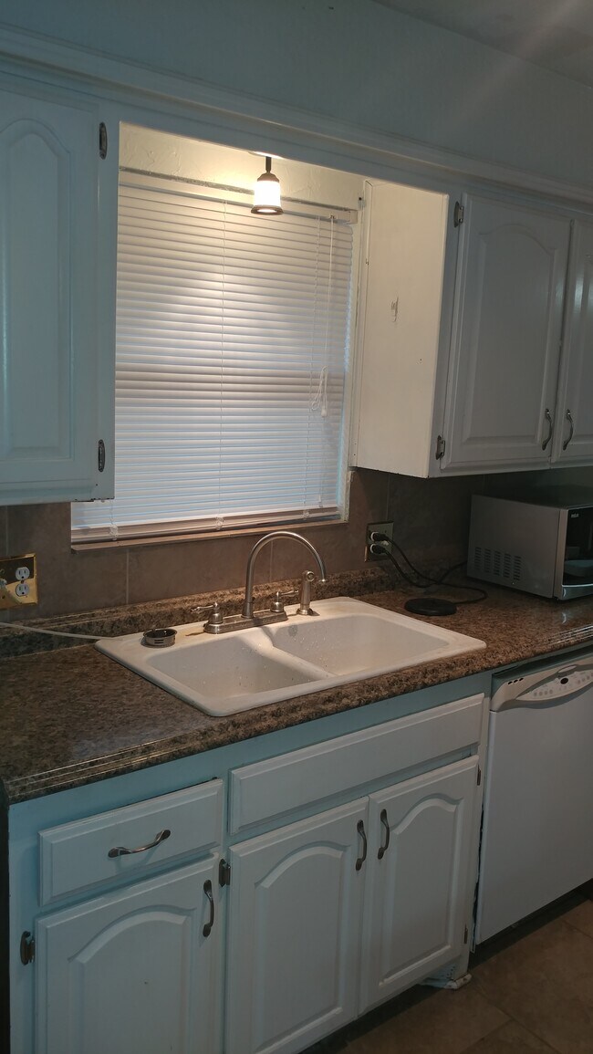 Foto del edificio - 3010 NE Kingsbriar Dr
