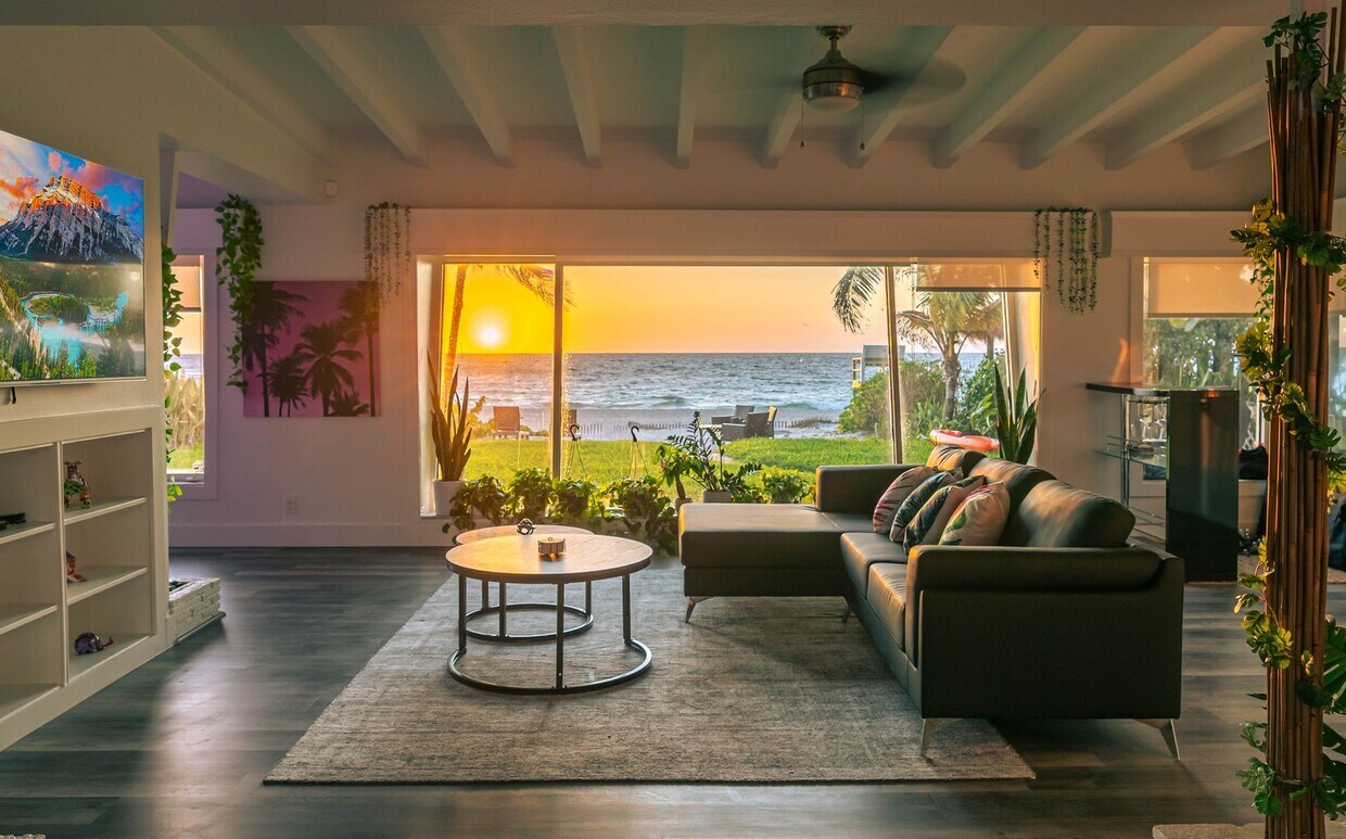 Primary Photo - Spectacular 2/2 Beachfront Short Term Rental
