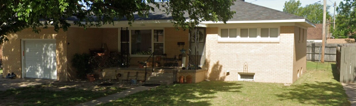 Foto principal - 3 Bedroom, 1 Bathroom House with Attached ...