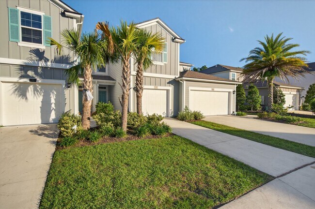 Building Photo - Better Than New!