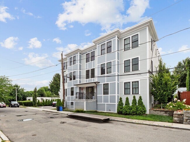 Building Photo - 7 Saco St