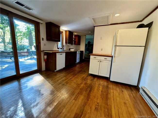 Building Photo - 32 Beeholm Rd