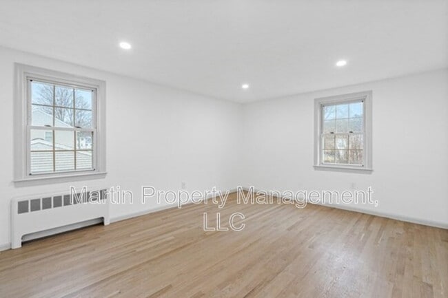 Foto del edificio - 104 Mishawum Rd