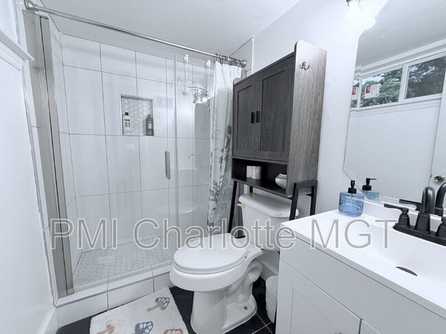 Building Photo - 5315 Greenbrook Dr