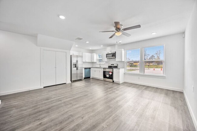 Foto del edificio - 8218 Bigwood St