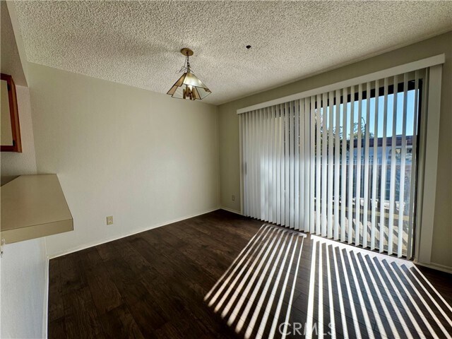 Foto del edificio - 987 E Del Mar Blvd