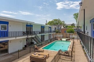 Building Photo - 2810 Beauchamp St