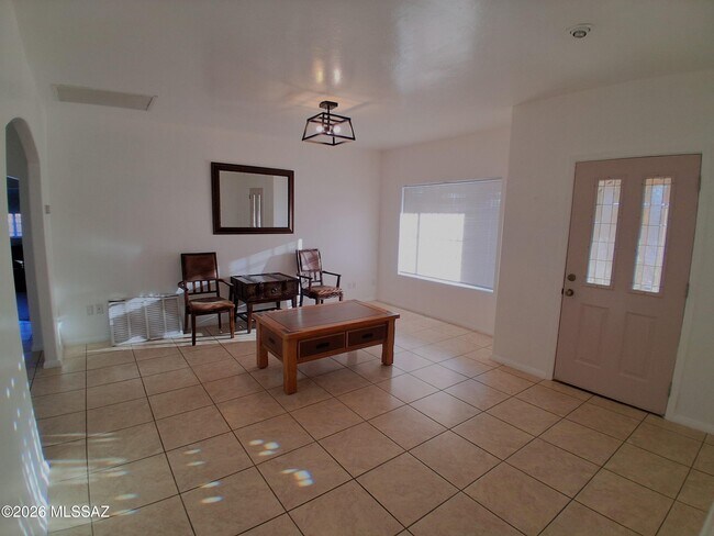 Foto del edificio - 2650 W Aurora Dr