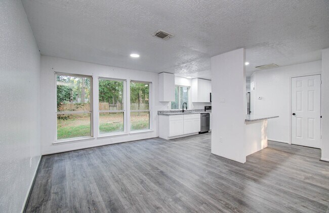 Building Photo - 5006 Village Springs Dr