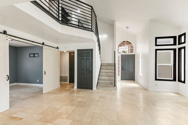 Foto del edificio - 13960 Carmel Ridge Rd