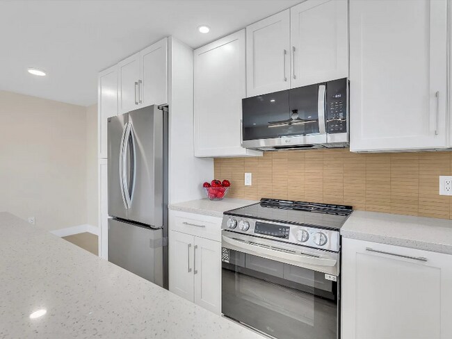 Foto del edificio - 890 High Point Blvd N