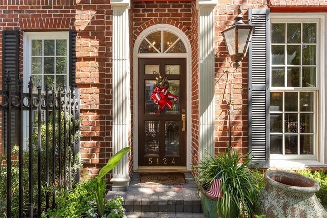 Building Photo - 5124 Chevy Chase Dr