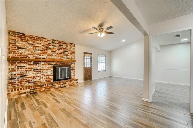 Building Photo - 325 Heartwood Dr