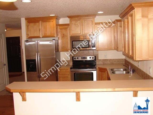Building Photo - Charming 3-Bedroom, 2.5-Bath Townhome in Peaceful Neighborhood!