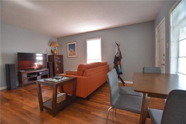 Building Photo - 8407 Bowling Green Dr