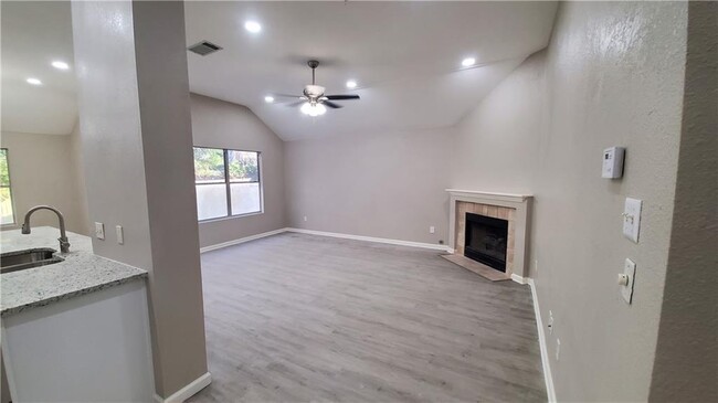 Building Photo - 13719 Greinert Dr