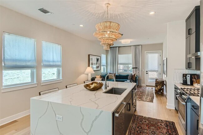 Foto del edificio - 3901 Emory Peak Pass