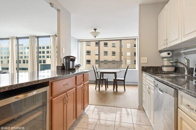 Foto del edificio - 2800 N Lake Shore Dr