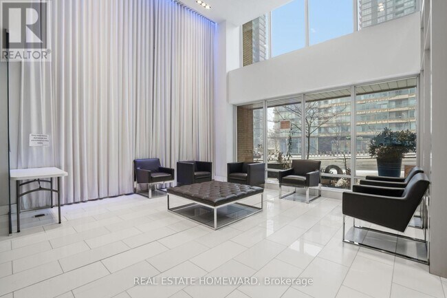 Photo du bâtiment - 9 Spadina Ave.