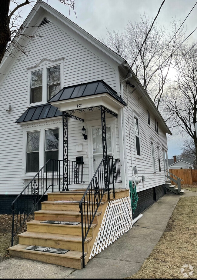 Train Station District Apartments for Rent Barrington, IL 1 Rentals