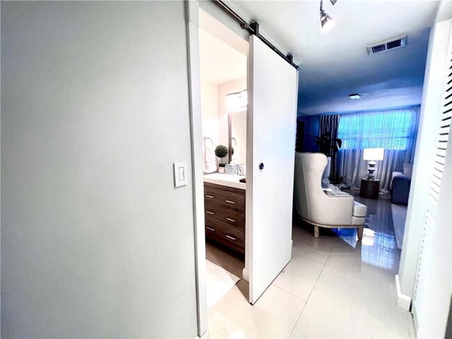 Foto del edificio - 8568 NW 8th St