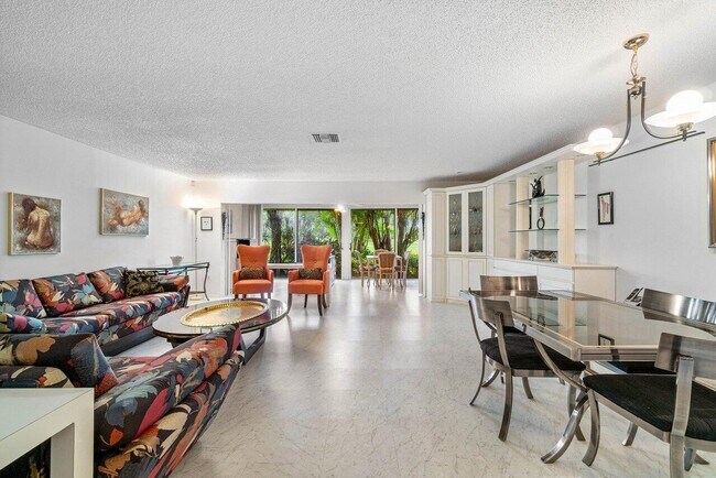 Foto del edificio - 27 Southport Ln