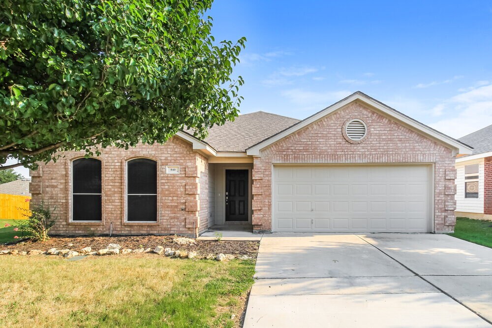 Primary Photo - 940 Rio Bravo Dr