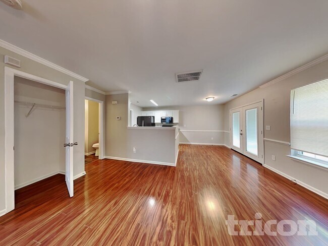Foto del edificio - 6716 Commack Dr
