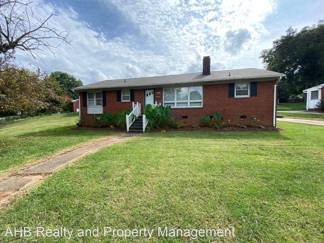 Primary Photo - 3 br, 2 bath House - 209 Meadowbrook Dr.