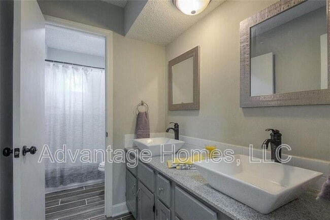 Foto del edificio - 13024 S Trenton St