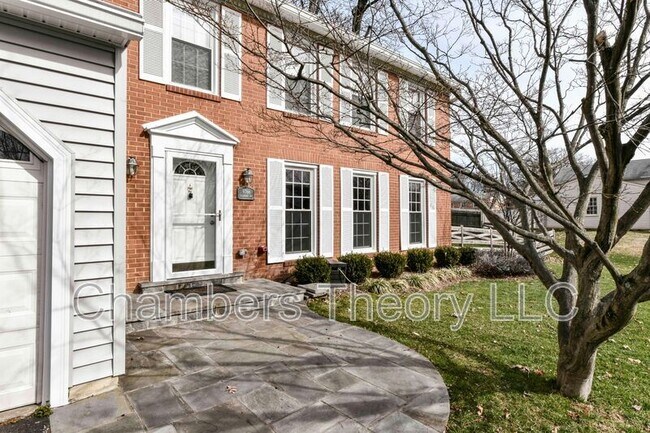 Building Photo - 9766 Oleander Ave