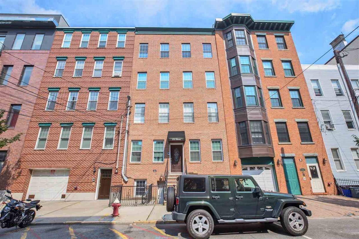 Primary Photo - 315 Monroe St
