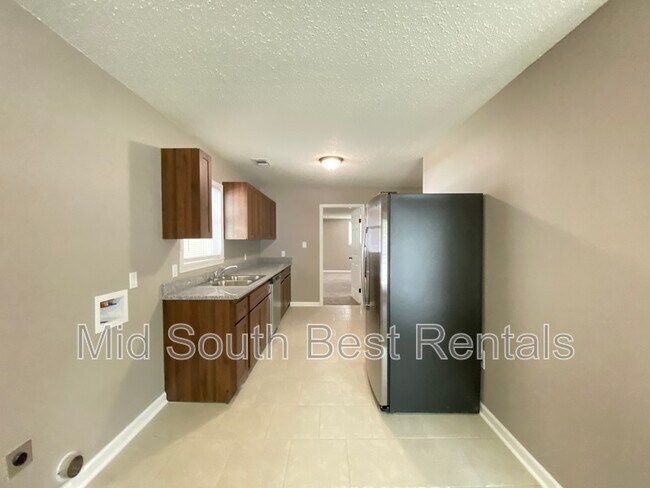 Building Photo - 4621 Eastwood St