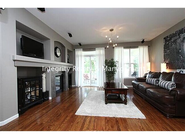 Building Photo - 3367 Fantasy Pl