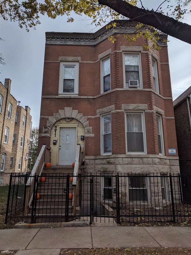 Building Photo - 1 br, 1 bath Apartment - 4911 S Wabash Ave