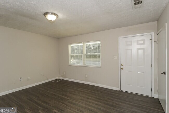 Foto del edificio - 599 Plainville Dr SW