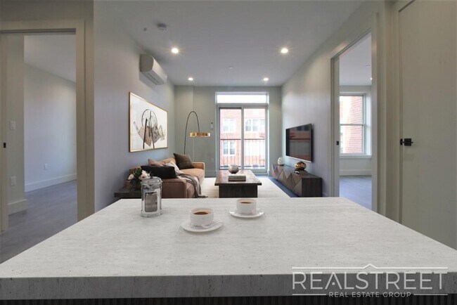Foto del edificio - Stunning & Spacious NEW 2 BED in Flatbush