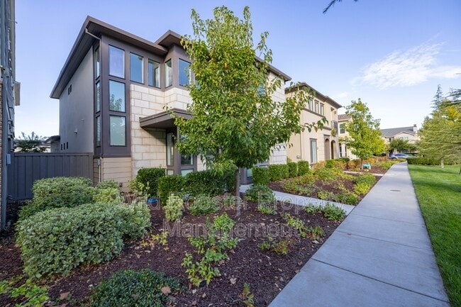 Foto del edificio - 3500 Forney Wy