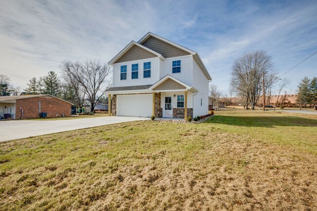 Foto del edificio - NEWLY BUILT 3 BED/2.5 BATH