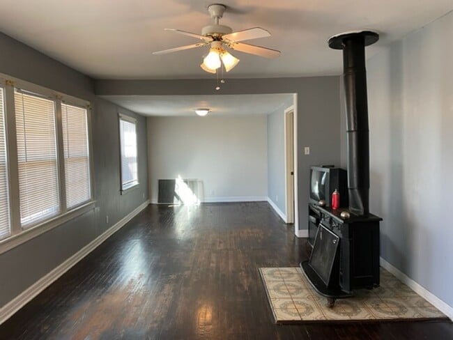 Building Photo - 1825 Oak