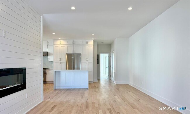 Building Photo - 25 Village Rd