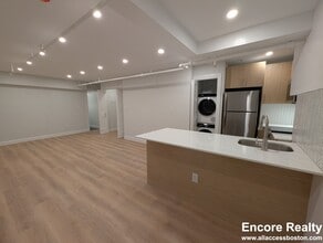 Building Photo - 2 Joy St